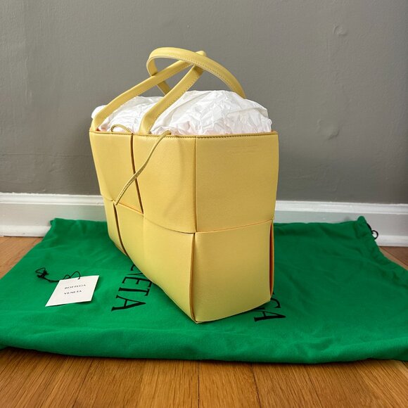 Bottega Veneta Acro Medium Woven Leather Tote - Picture 3 of 12